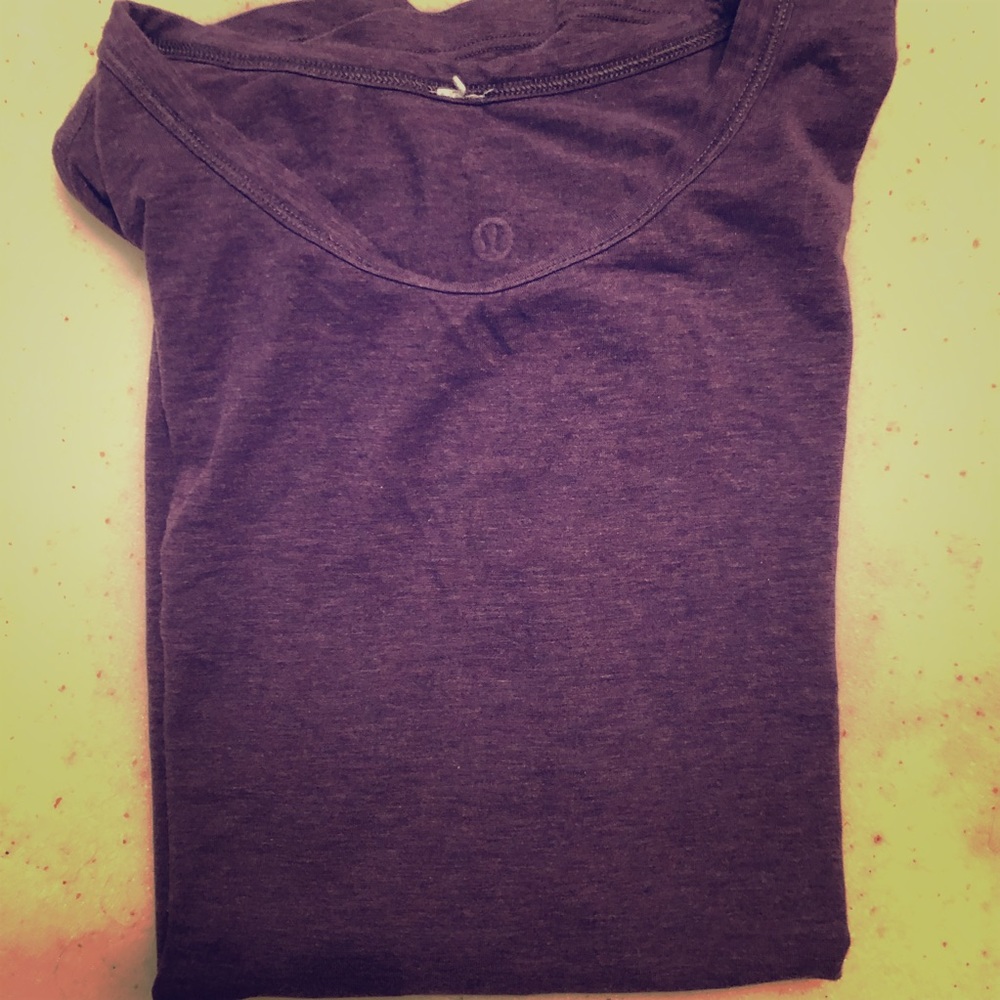 Lululemon tee shirt